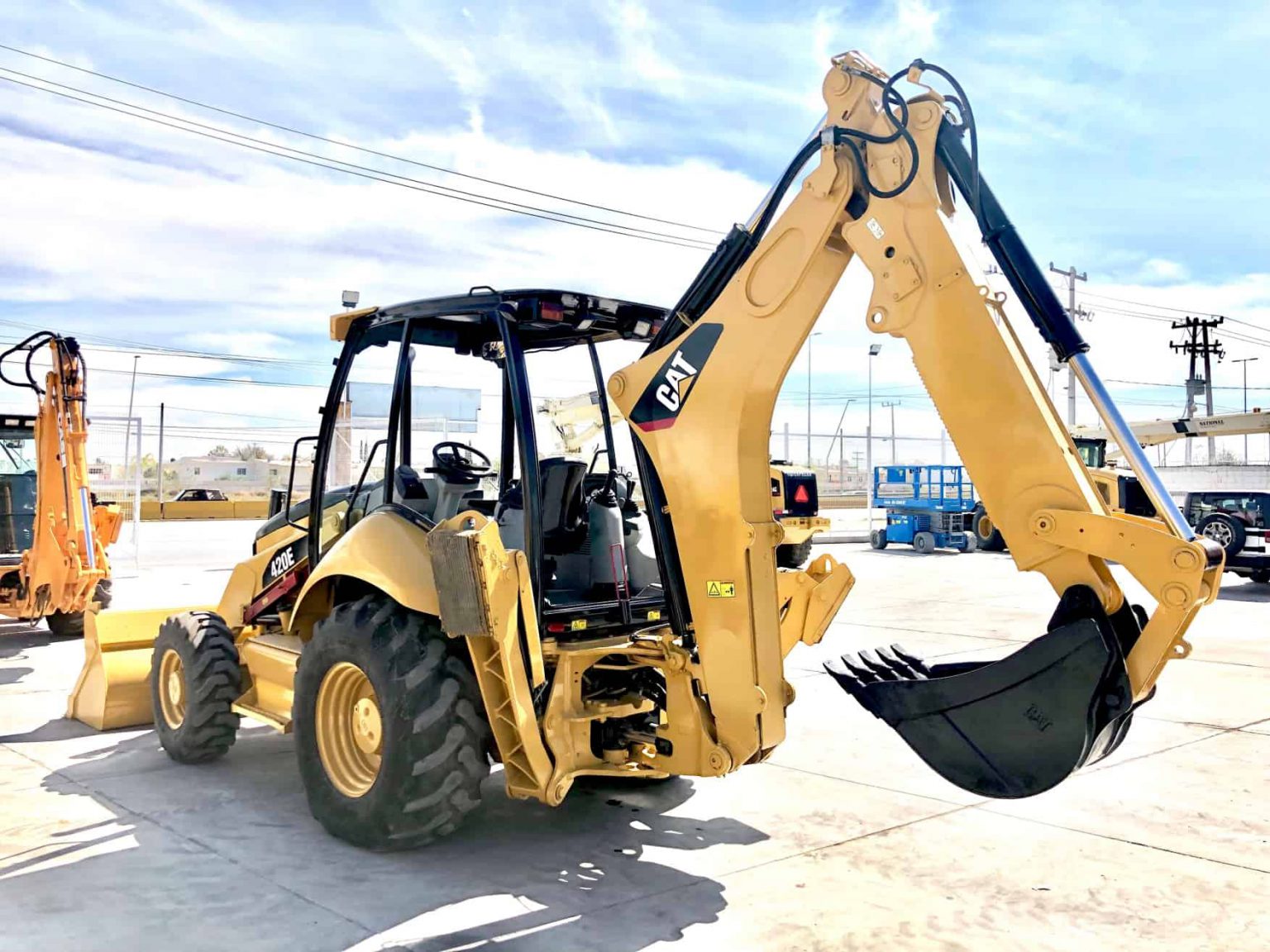 Retroexcavadora Caterpillar E Con Extensi N Rodinia Gruas Y Equipos