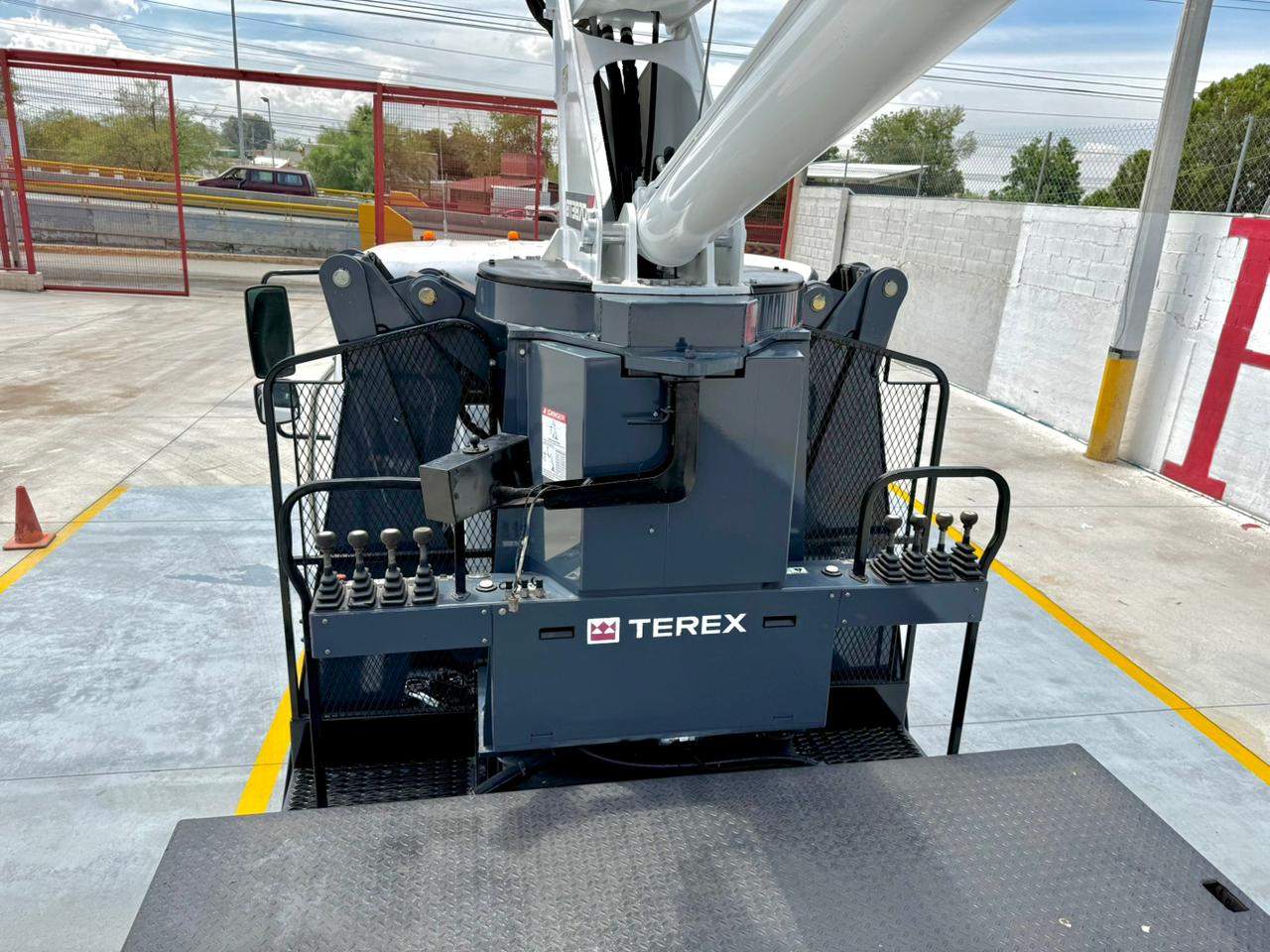 Grúa Titán Terex Bt3870 De 19 Ton En Freightliner 2016 (14)