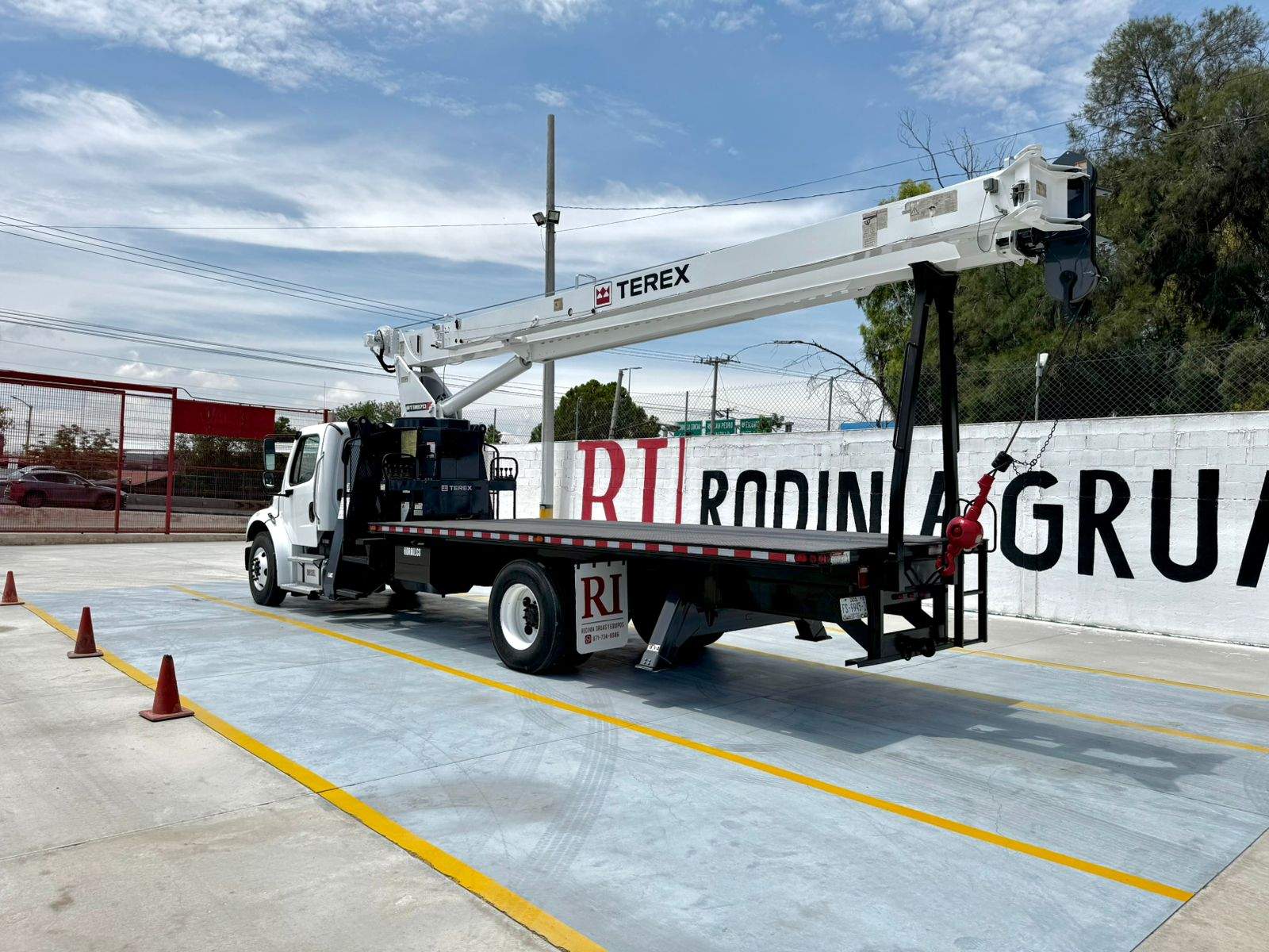 Grúa Titán Terex Bt3870 De 19 Ton En Freightliner 2016 (2)