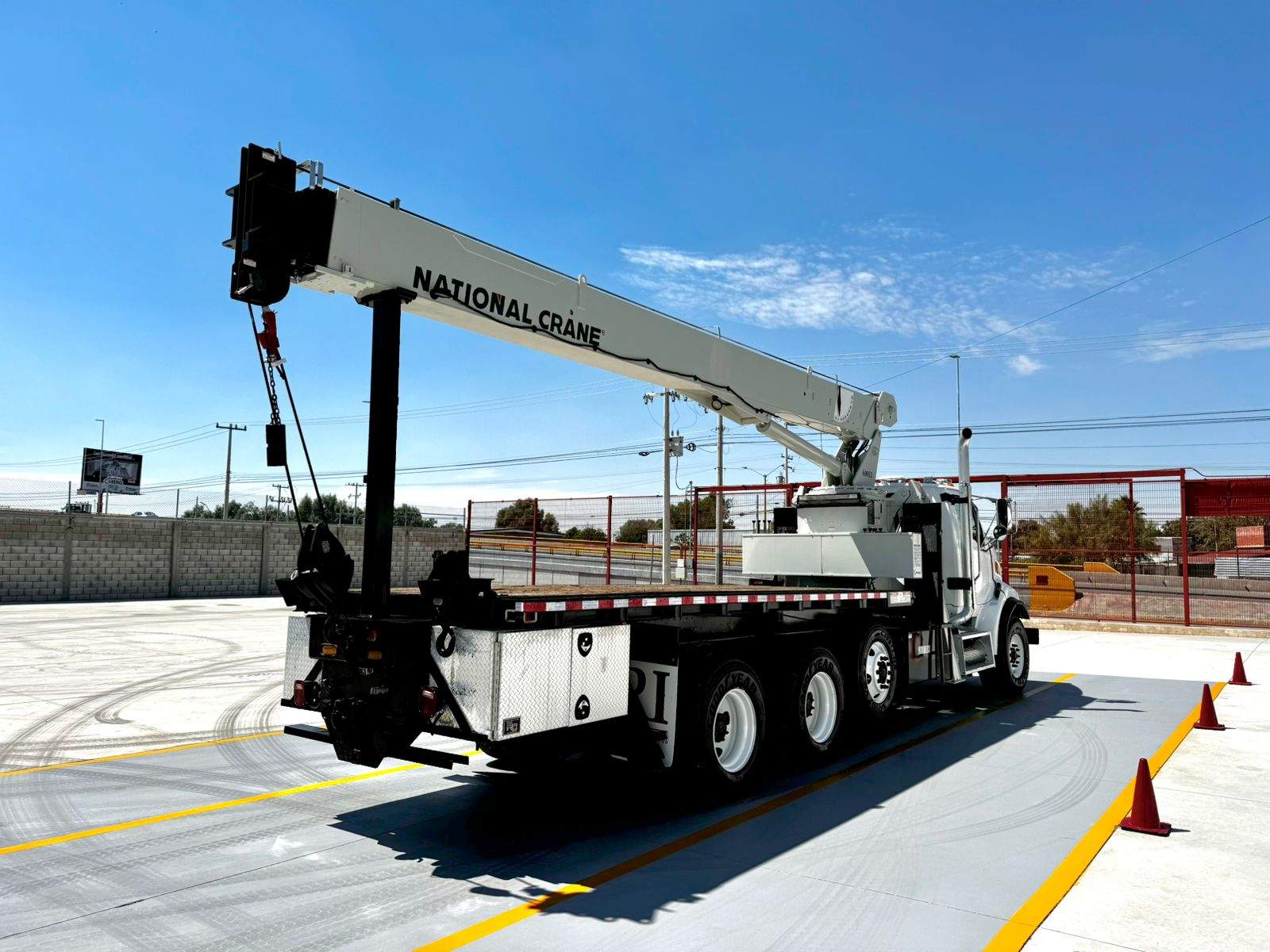 2009 Sterling cNational 600E2 (3)