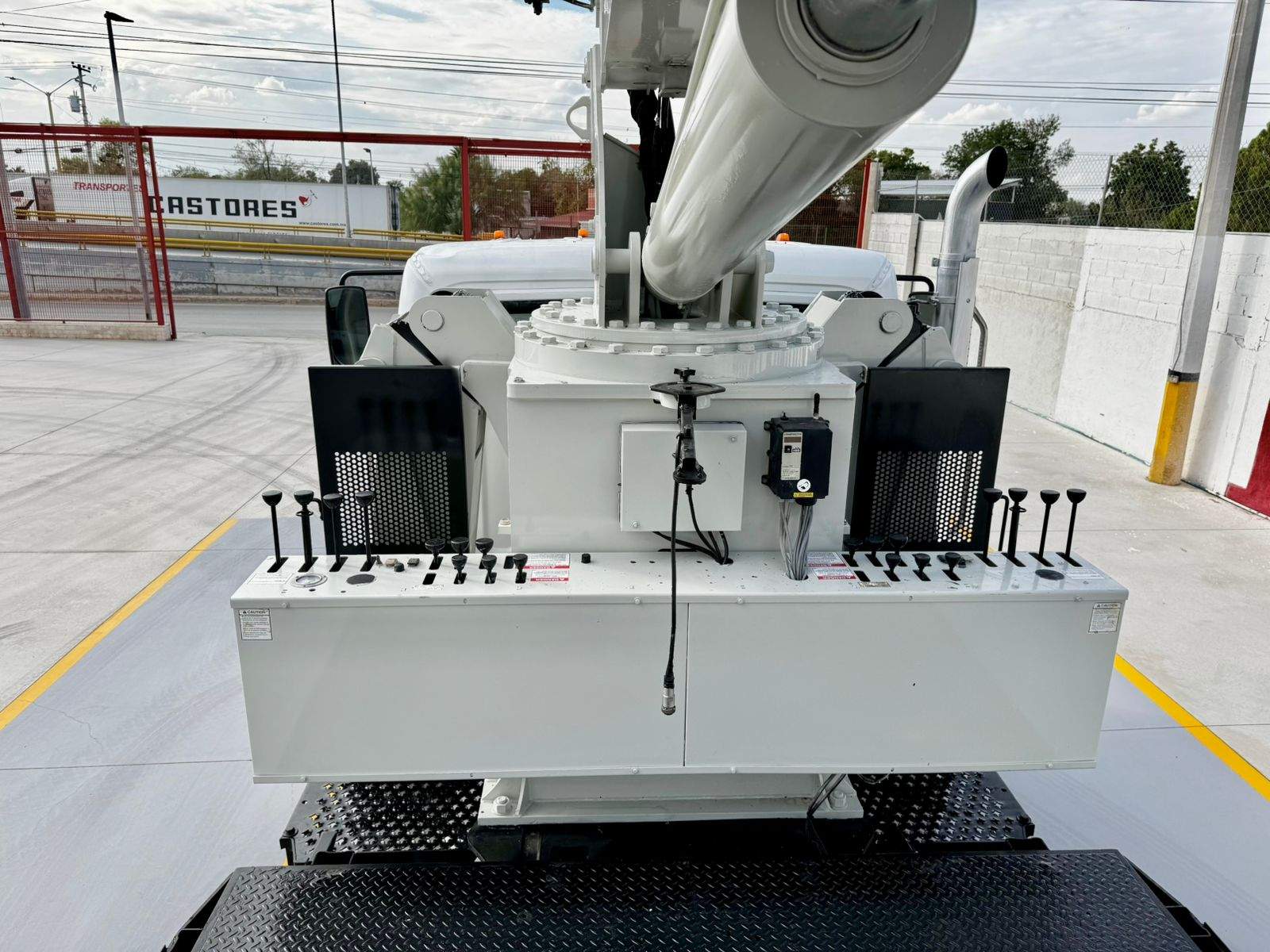 GRUA TITAN NATIONAL 8100D DE 23 TON EN FREIGHTLINER 2007 (1)