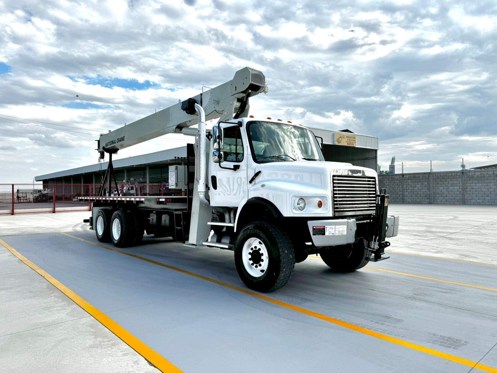 GRUA TITAN NATIONAL 8100D DE 23 TON EN FREIGHTLINER 2007 (11)