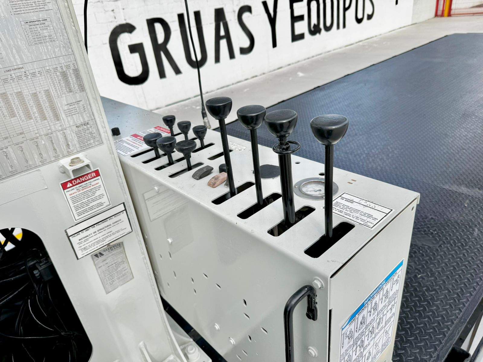 GRUA TITAN NATIONAL 8100D DE 23 TON EN FREIGHTLINER 2007 (19)