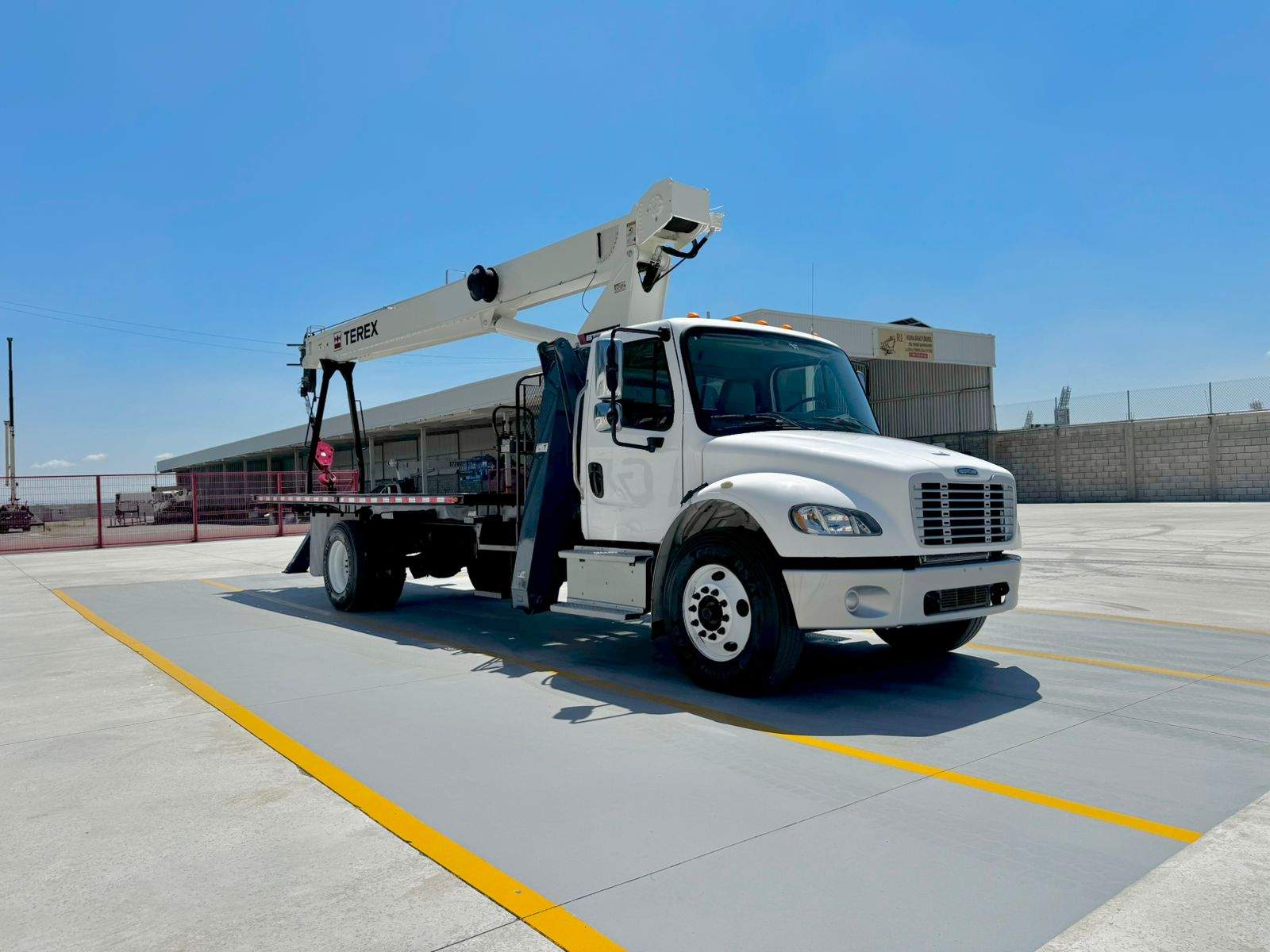 GRUA TITAN TEREX BT3870 DE 19 TON EN FREIGHTLINER 2016 (2)