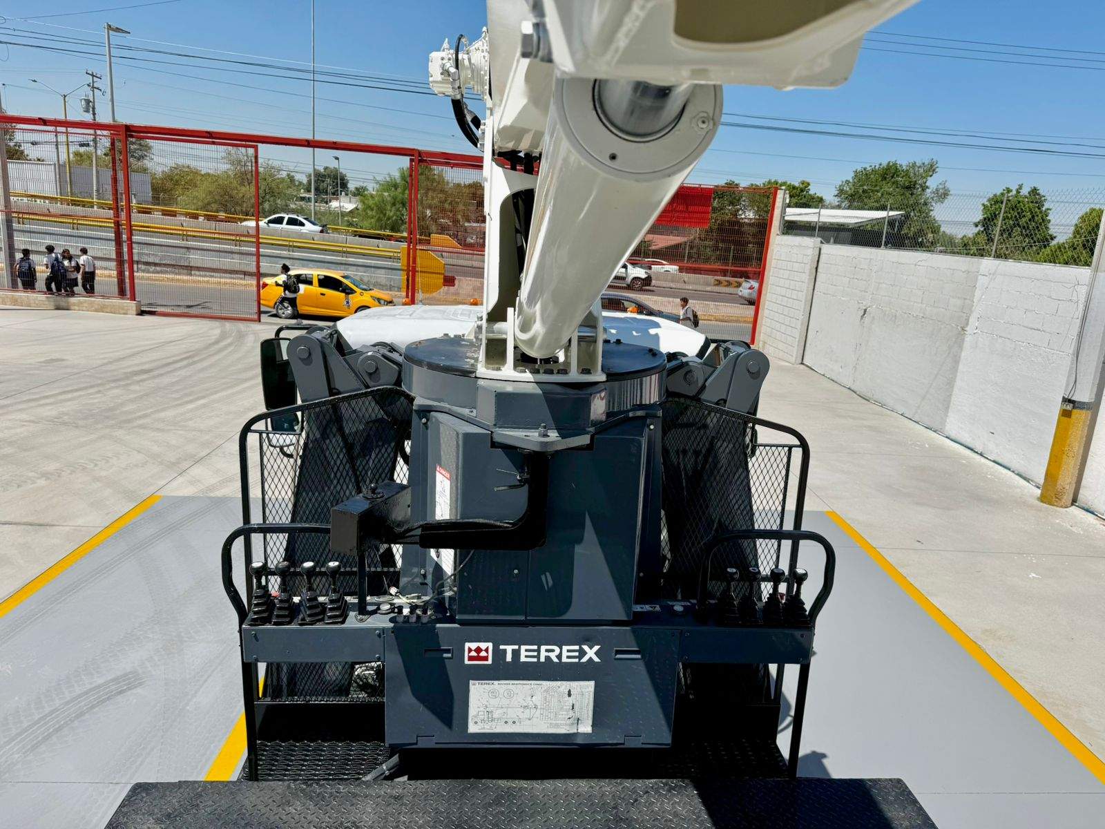 GRUA TITAN TEREX BT3870 DE 19 TON EN FREIGHTLINER 2016 (26)