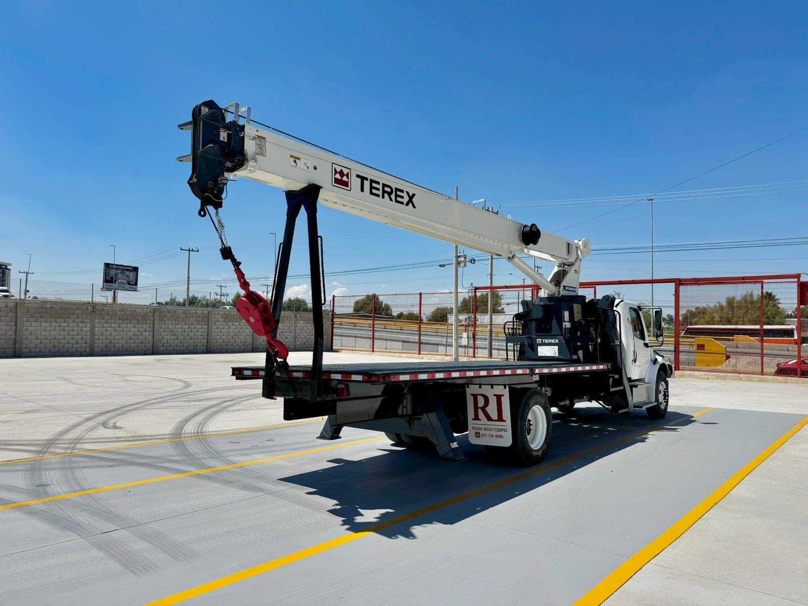 GRUA TITAN TEREX BT3870 DE 19 TON EN FREIGHTLINER 2016 (3)