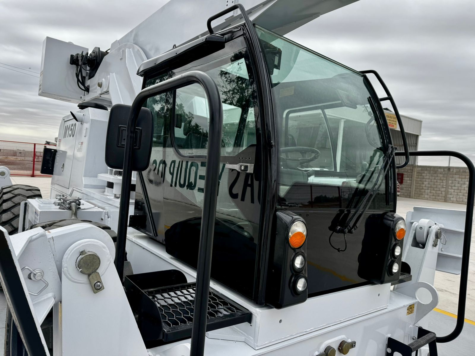 GRUA INDUSTRIALRT MANITEX M-150 PARA 15 TON AÑO 2014 (14)