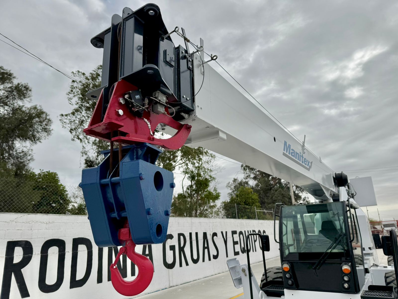 GRUA INDUSTRIALRT MANITEX M-150 PARA 15 TON AÑO 2014 (15)