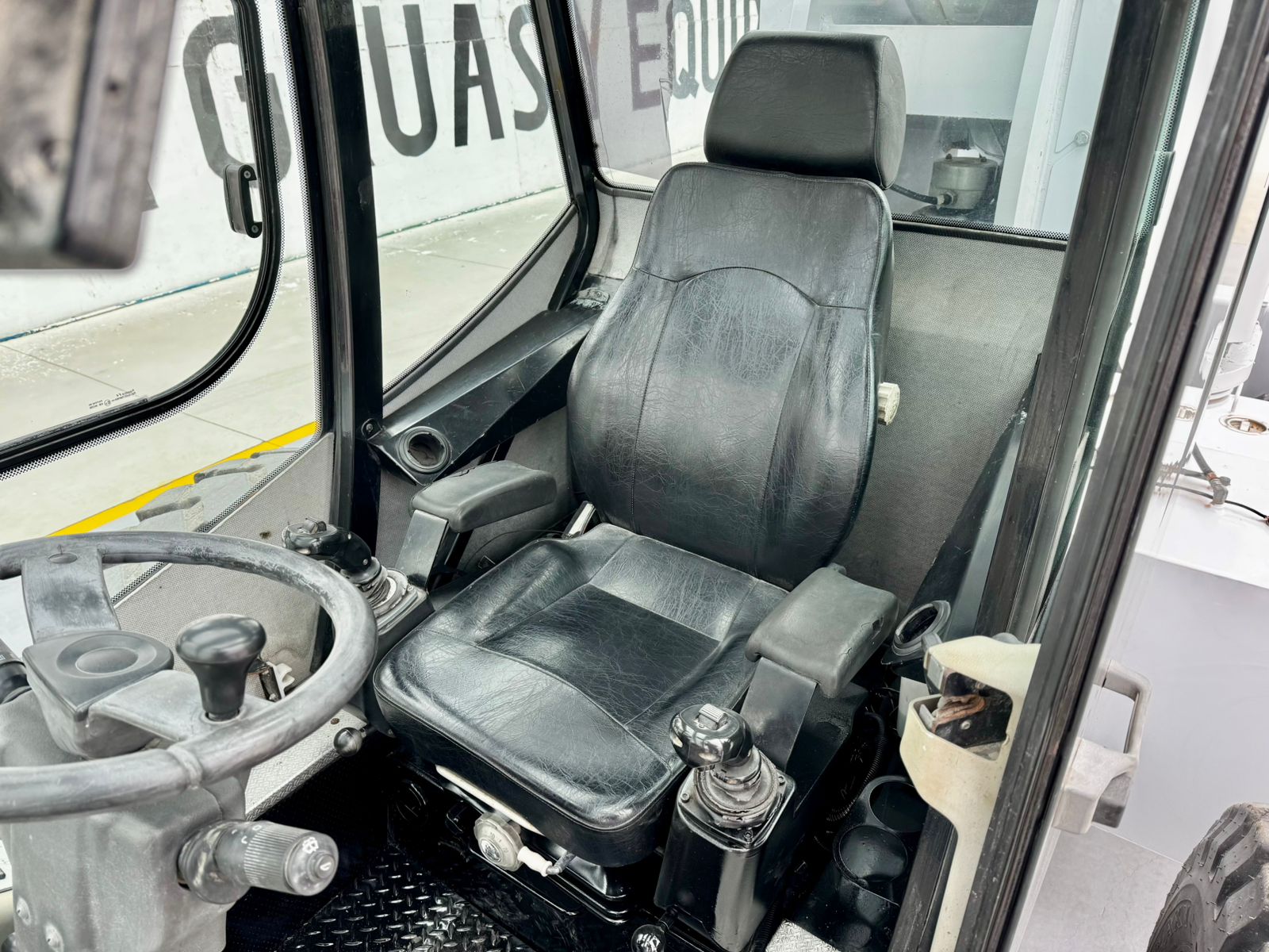 GRUA INDUSTRIALRT MANITEX M-150 PARA 15 TON AÑO 2014 (7)