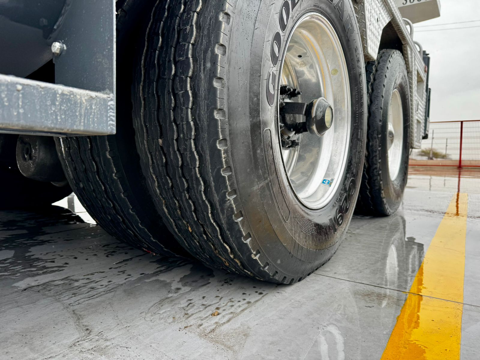 GRUA SOBRE CAMION TEREX T-780 DE 80 TON 2013 (1)