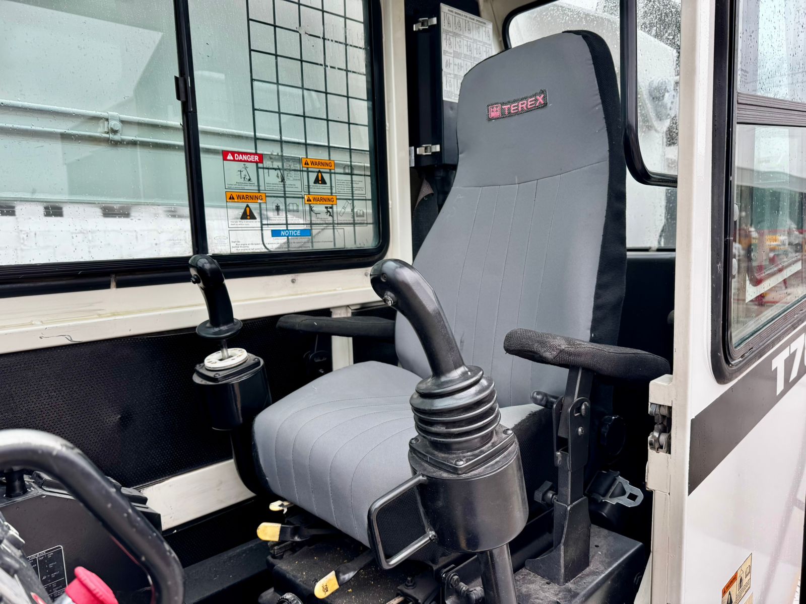 GRUA SOBRE CAMION TEREX T-780 DE 80 TON 2013 (12)