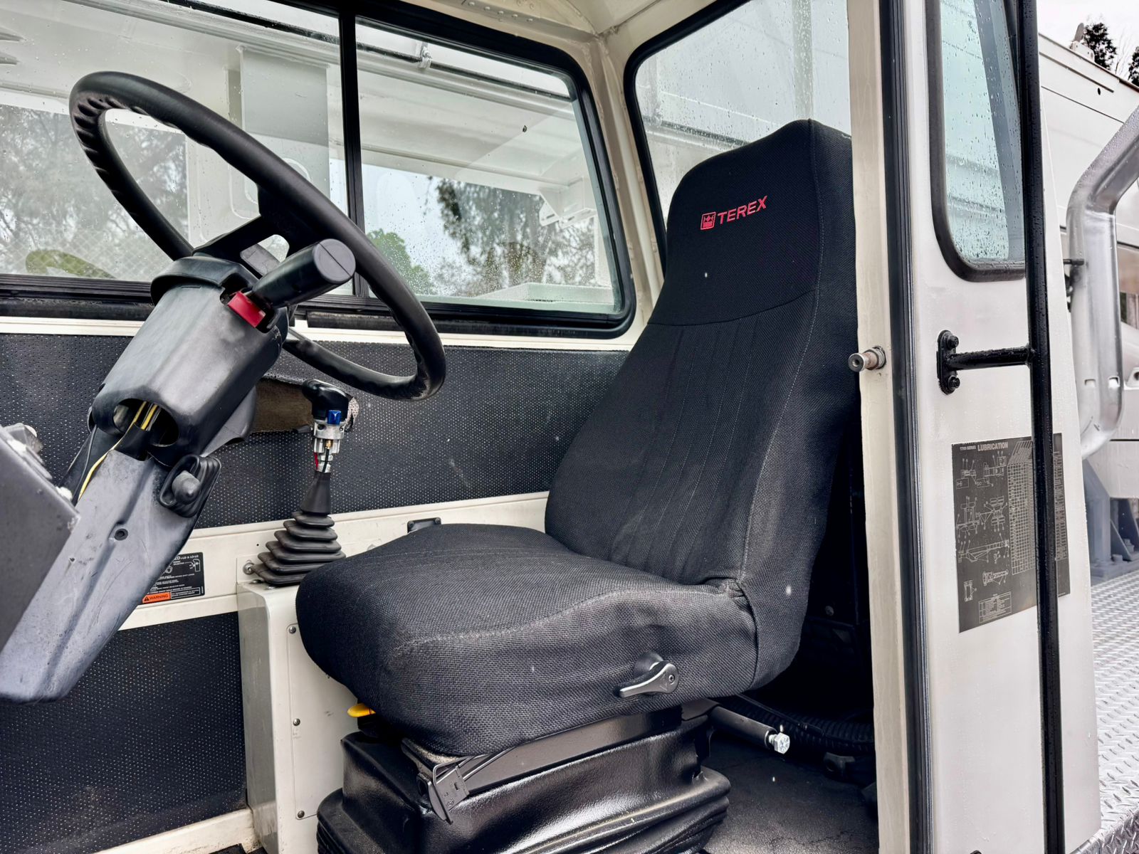 GRUA SOBRE CAMION TEREX T-780 DE 80 TON 2013 (15)