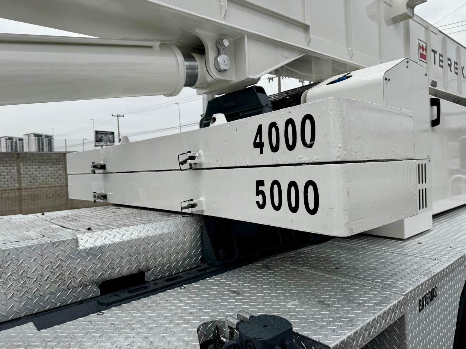 GRUA SOBRE CAMION TEREX T-780 DE 80 TON 2013 (17)