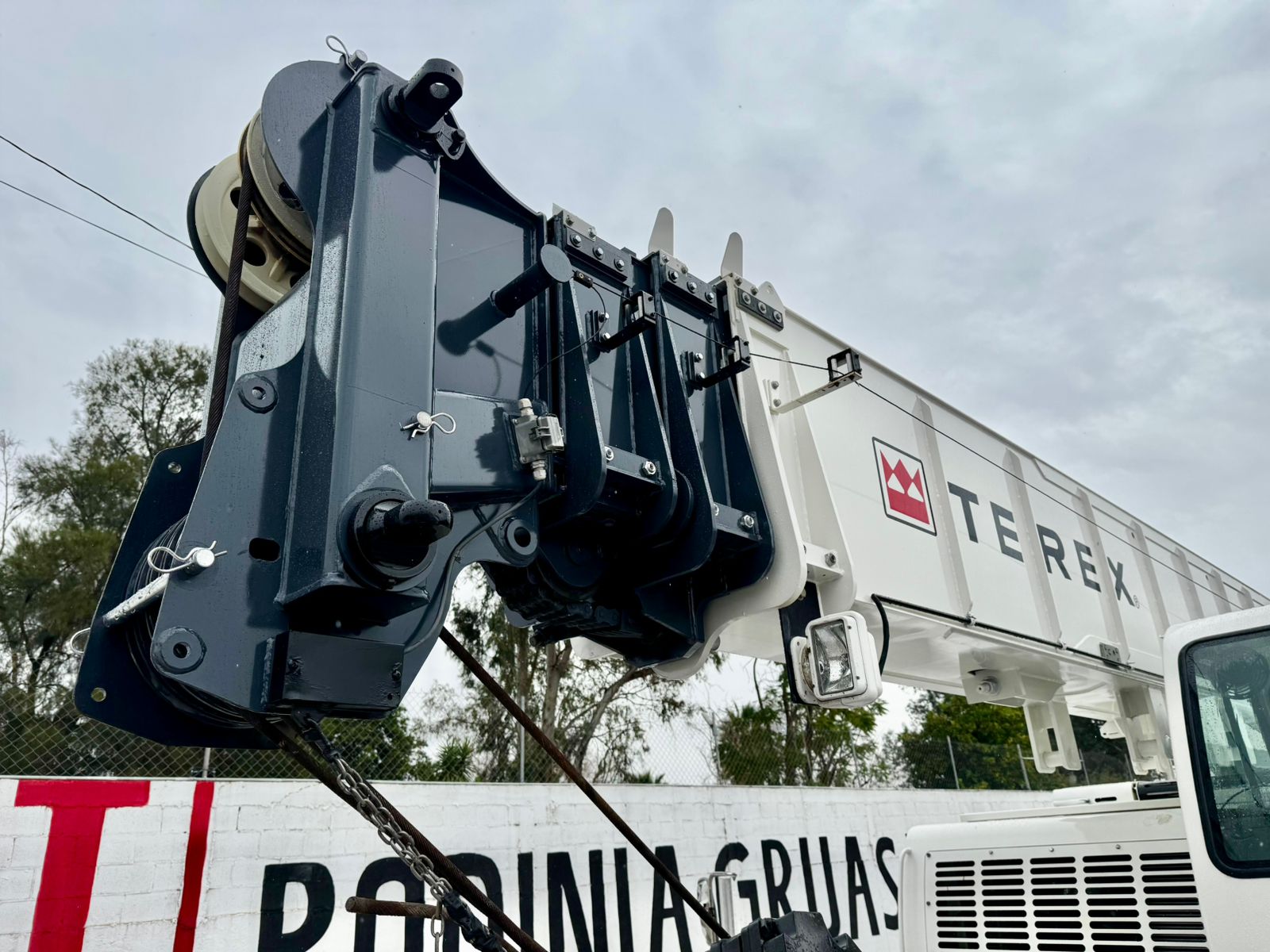 GRUA SOBRE CAMION TEREX T-780 DE 80 TON 2013 (20)