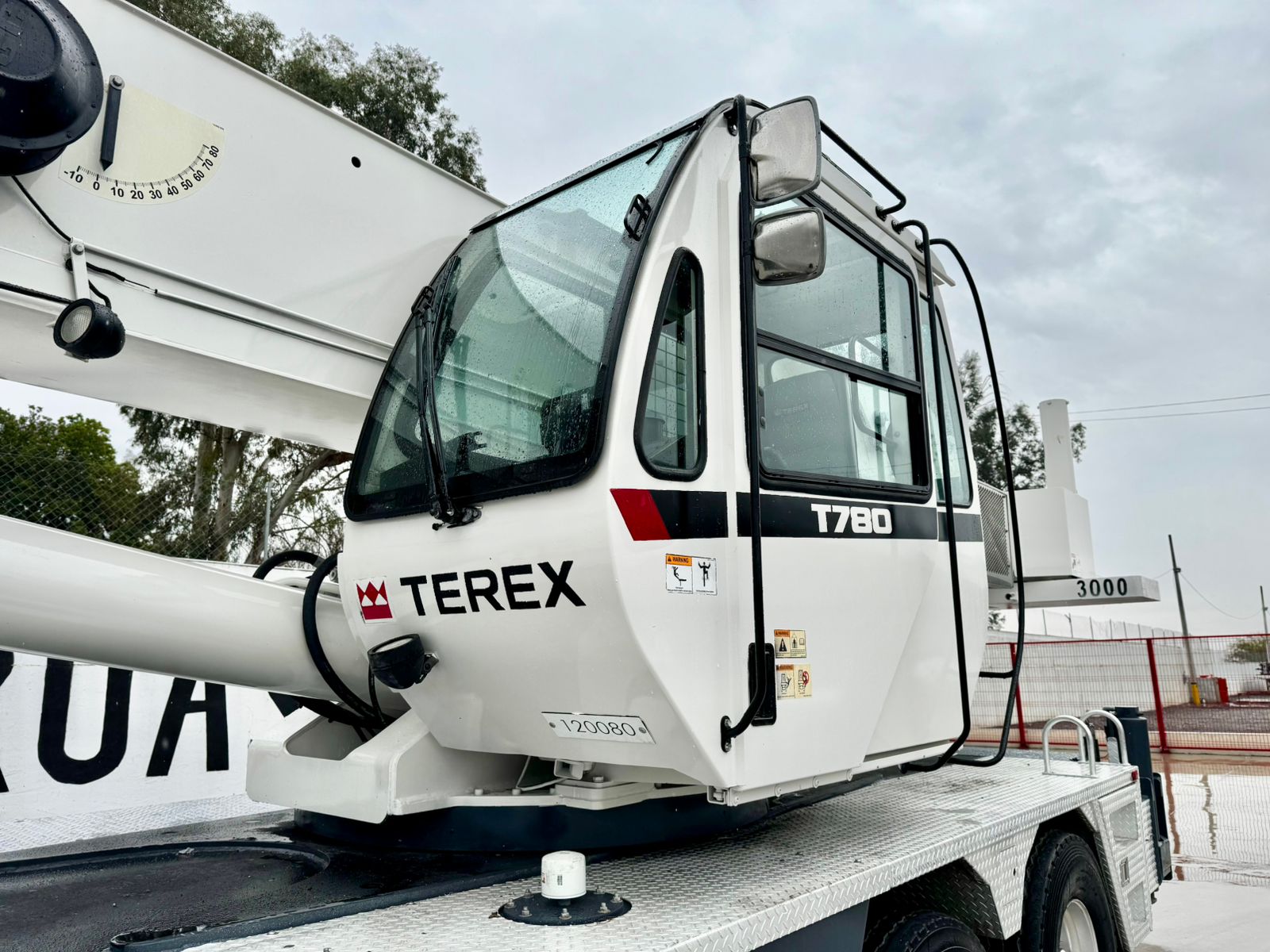 GRUA SOBRE CAMION TEREX T-780 DE 80 TON 2013 (21)