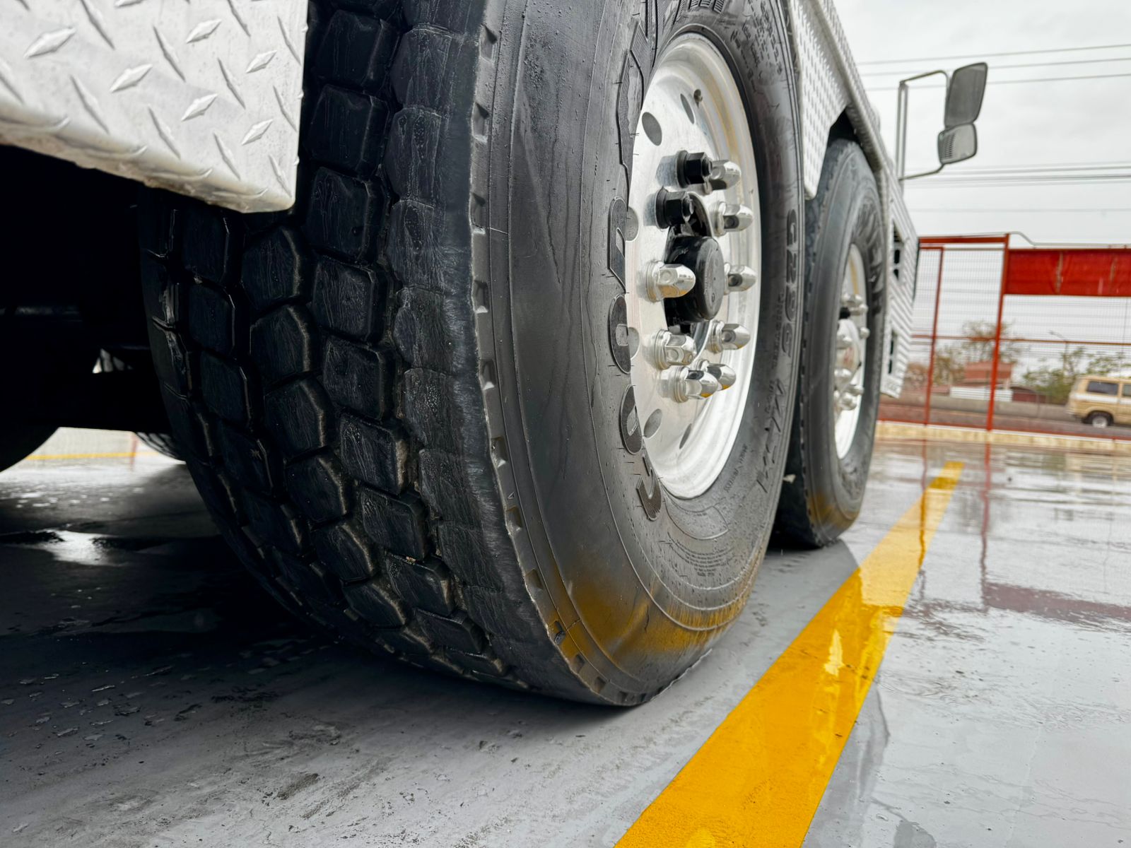 GRUA SOBRE CAMION TEREX T-780 DE 80 TON 2013 (26)