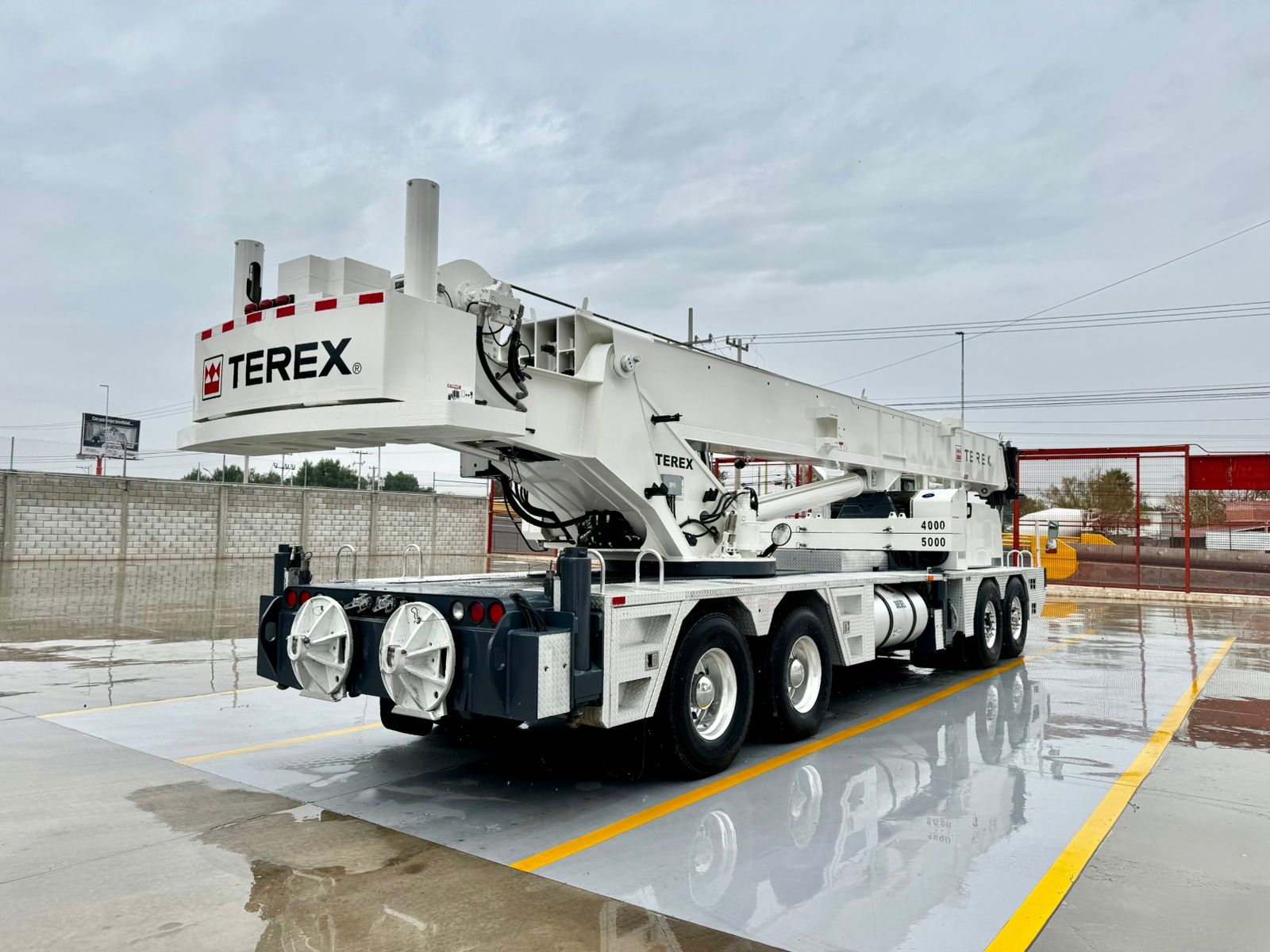 GRUA SOBRE CAMION TEREX T-780 DE 80 TON 2013 (4)