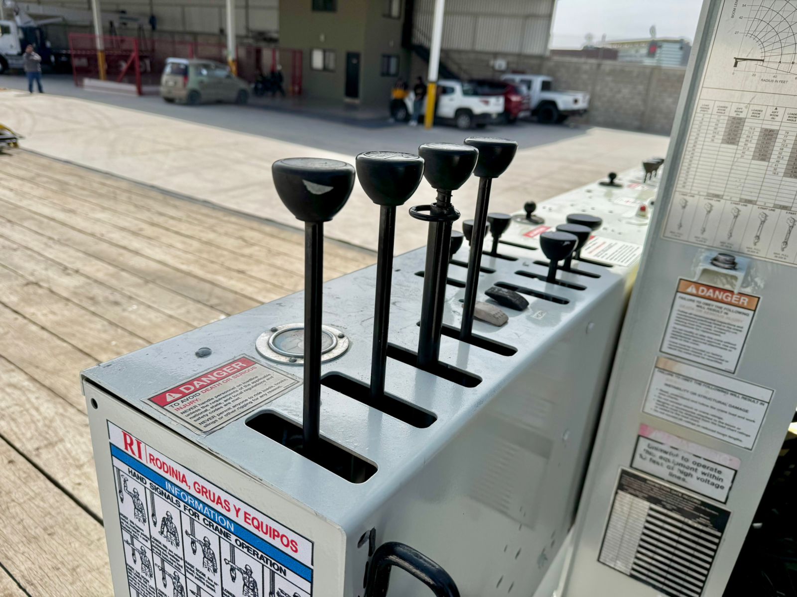 GRUA TITAN NATIONAL 800D DE 23 TON EN PETERBILT 2011 (14)