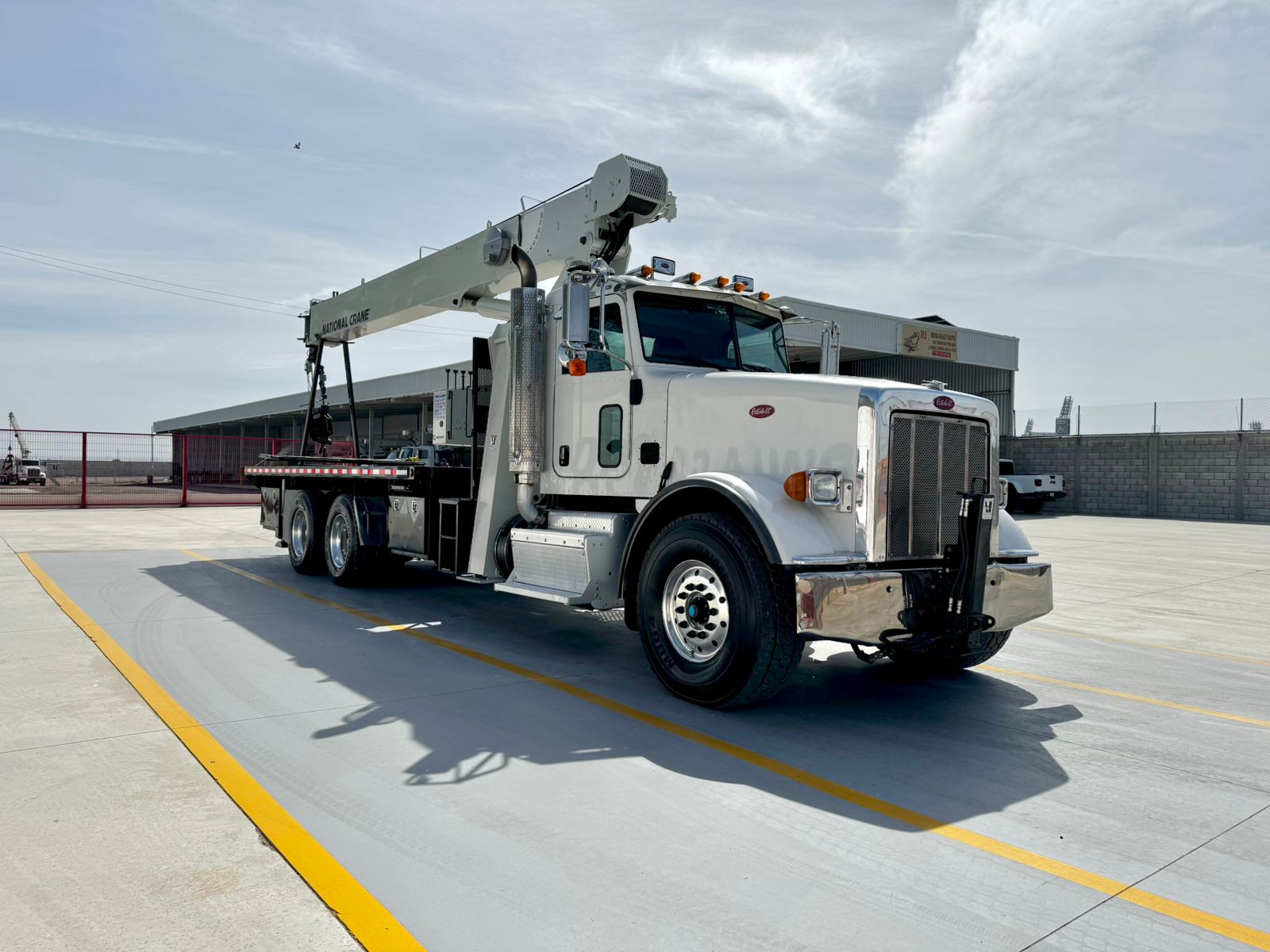 GRUA TITAN NATIONAL 800D DE 23 TON EN PETERBILT 2011 (3)