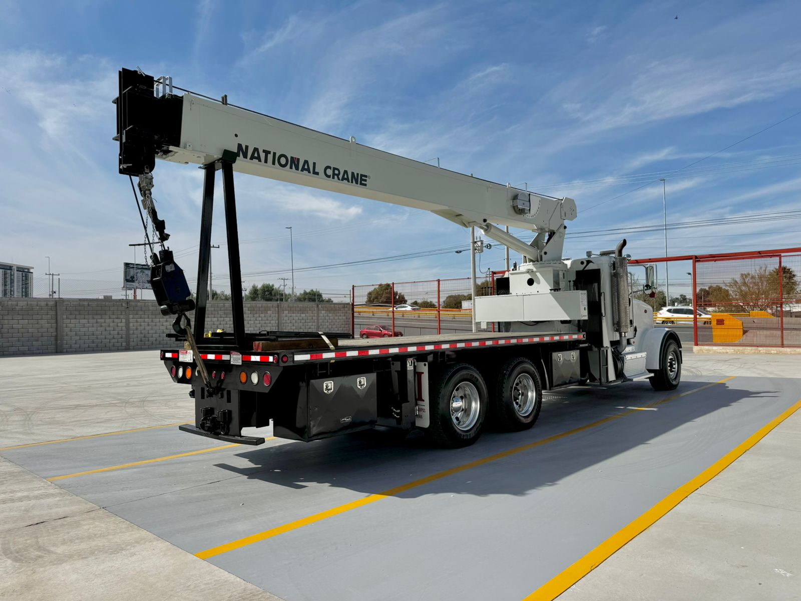 GRUA TITAN NATIONAL 800D DE 23 TON EN PETERBILT 2011 (4)