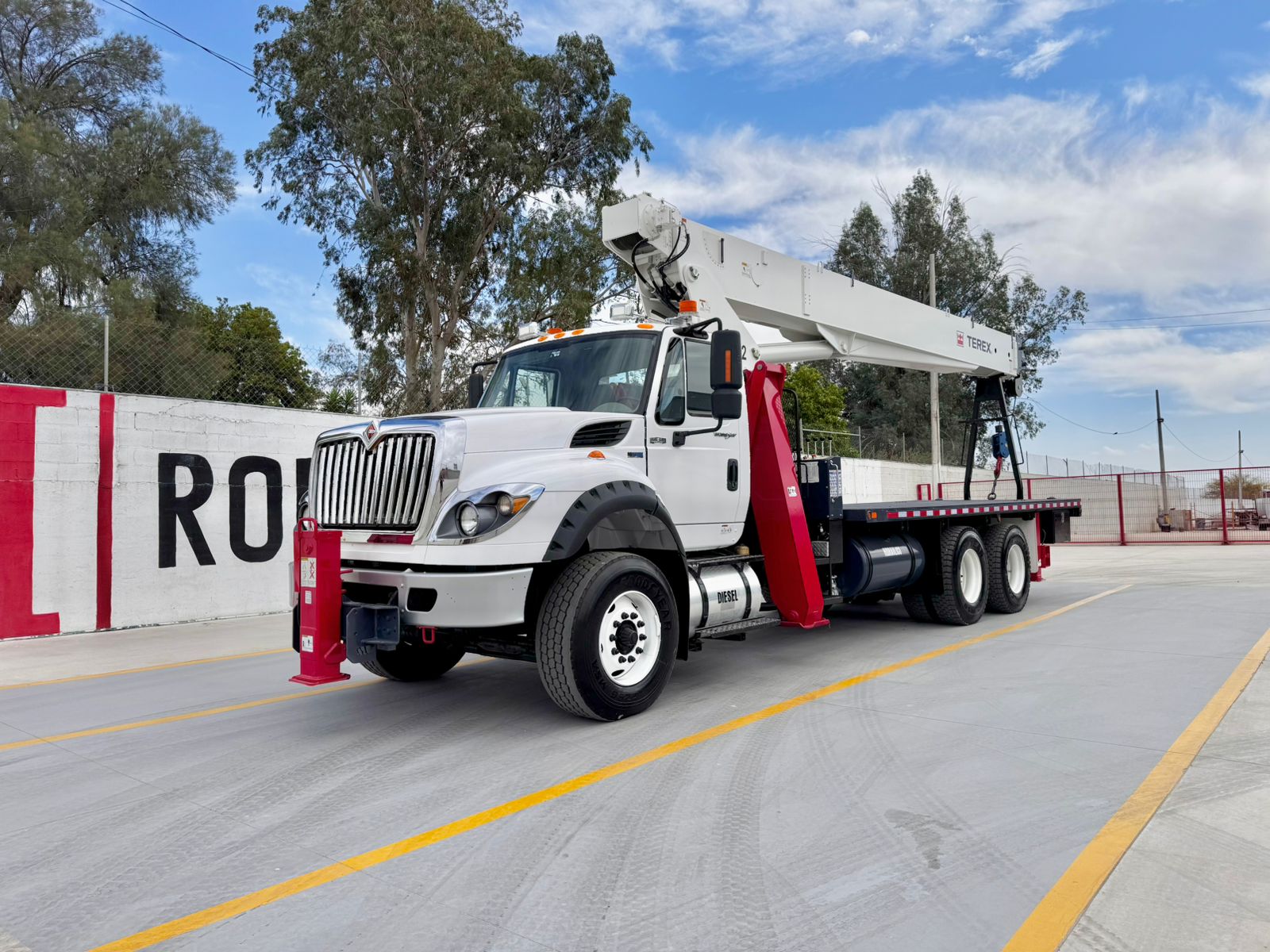 2012 InternationalcTerex BT4792 (2)