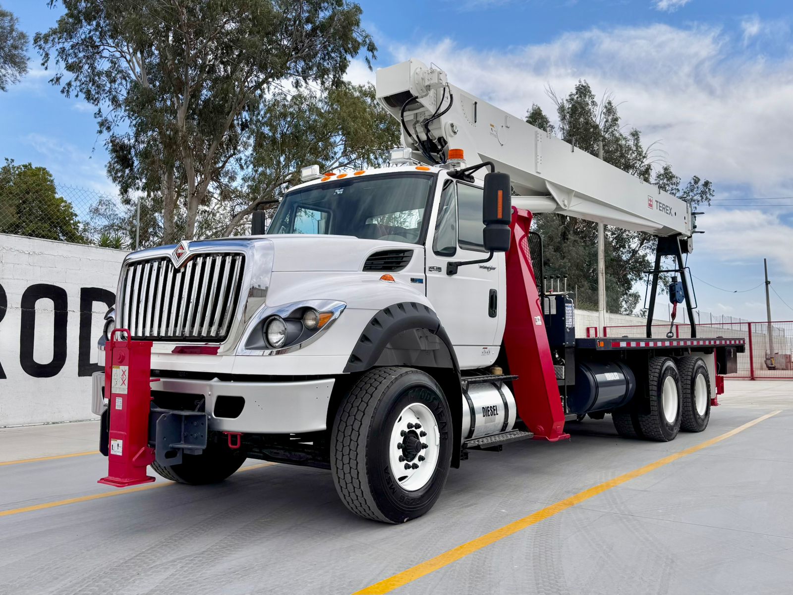 2012 InternationalcTerex BT4792 (3)