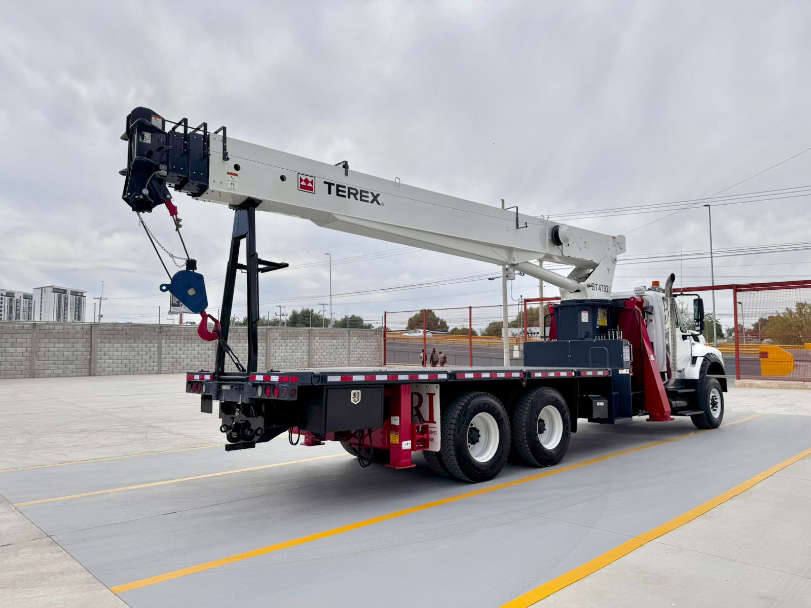 2012 InternationalcTerex BT4792 (4)