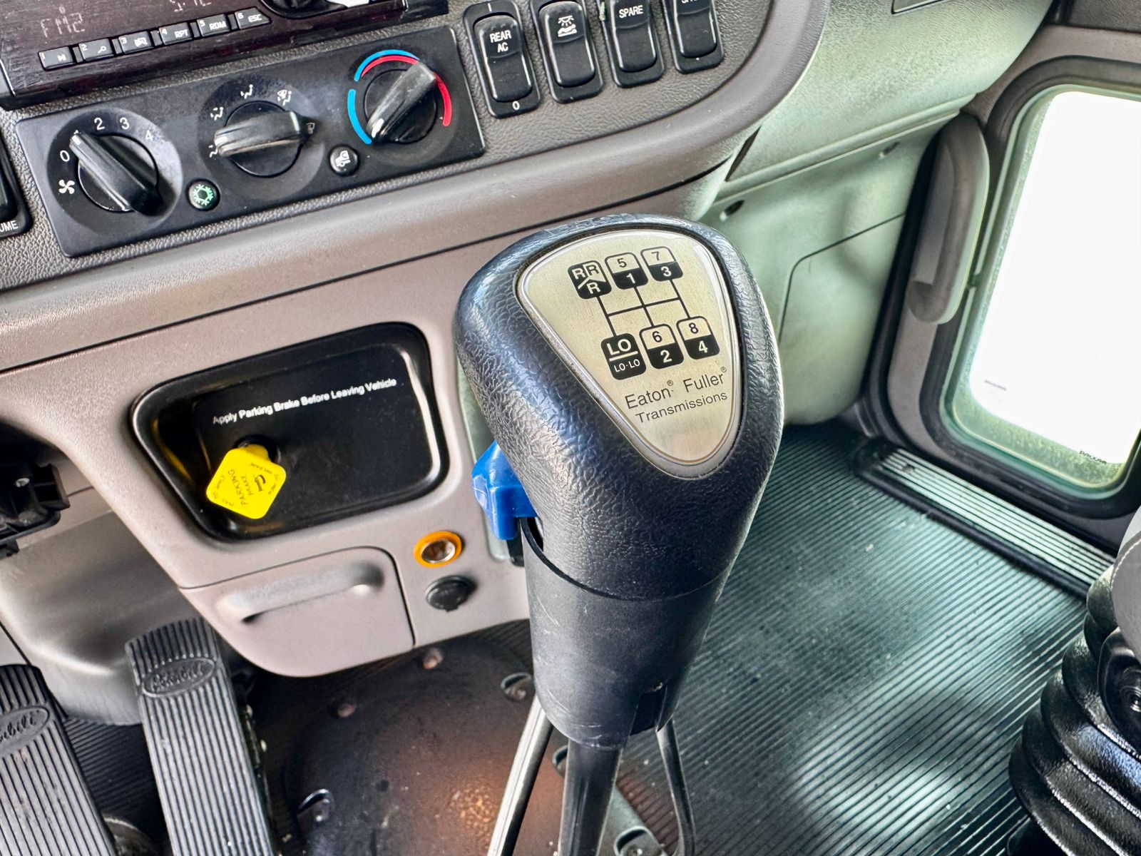 GRUA TITAN NATIONAL 800D DE 23 TON EN PETERBILT 2015 (11)