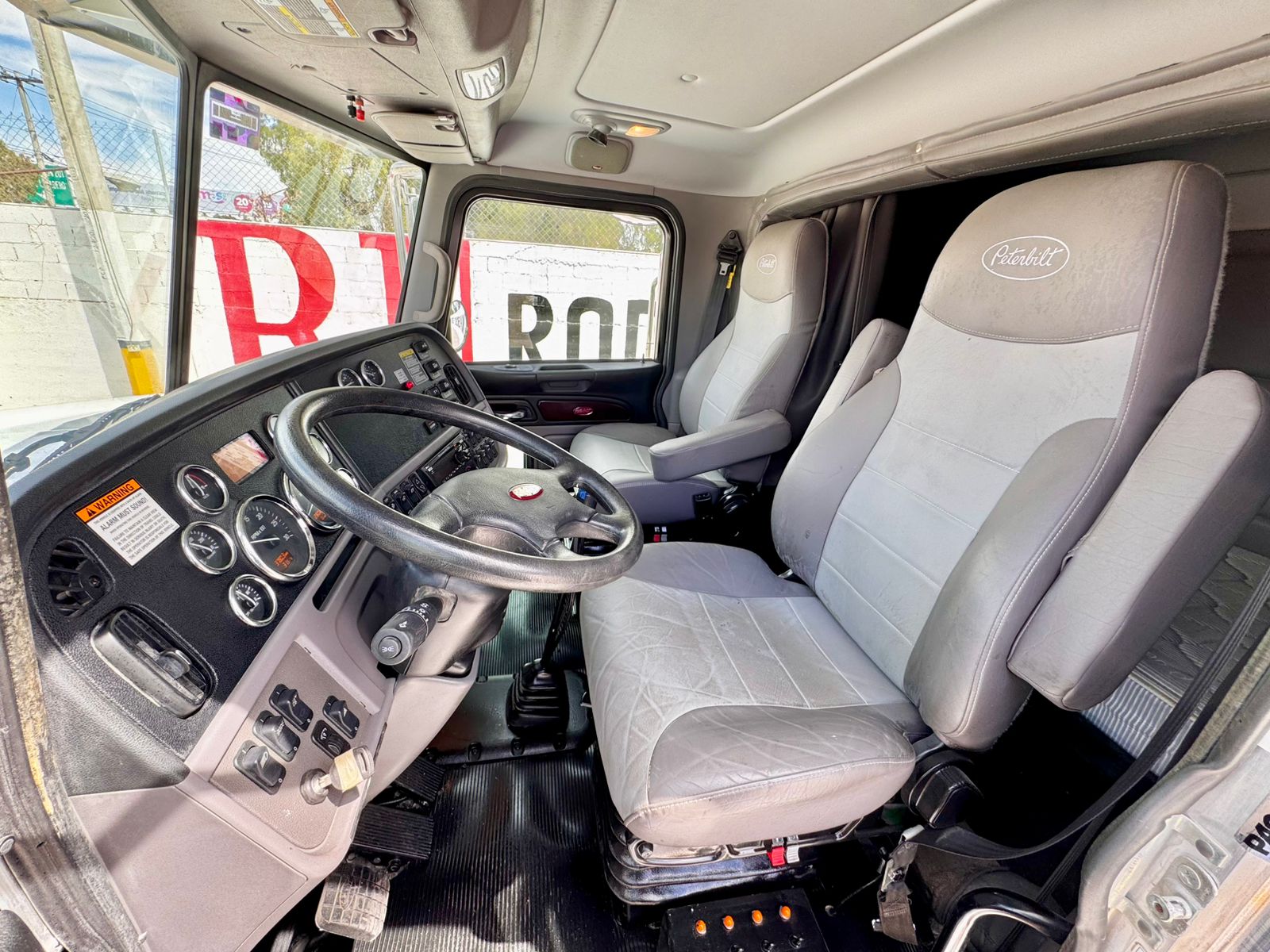 GRUA TITAN NATIONAL 800D DE 23 TON EN PETERBILT 2015 (15)