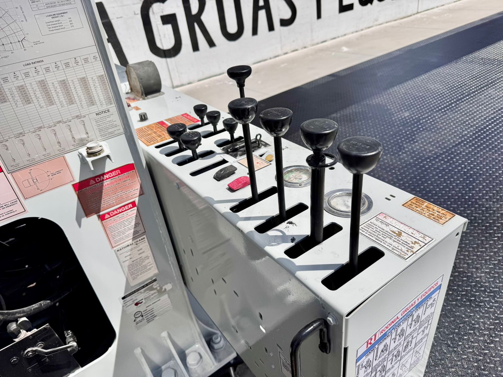 GRUA TITAN NATIONAL 800D DE 23 TON EN PETERBILT 2015 (26)