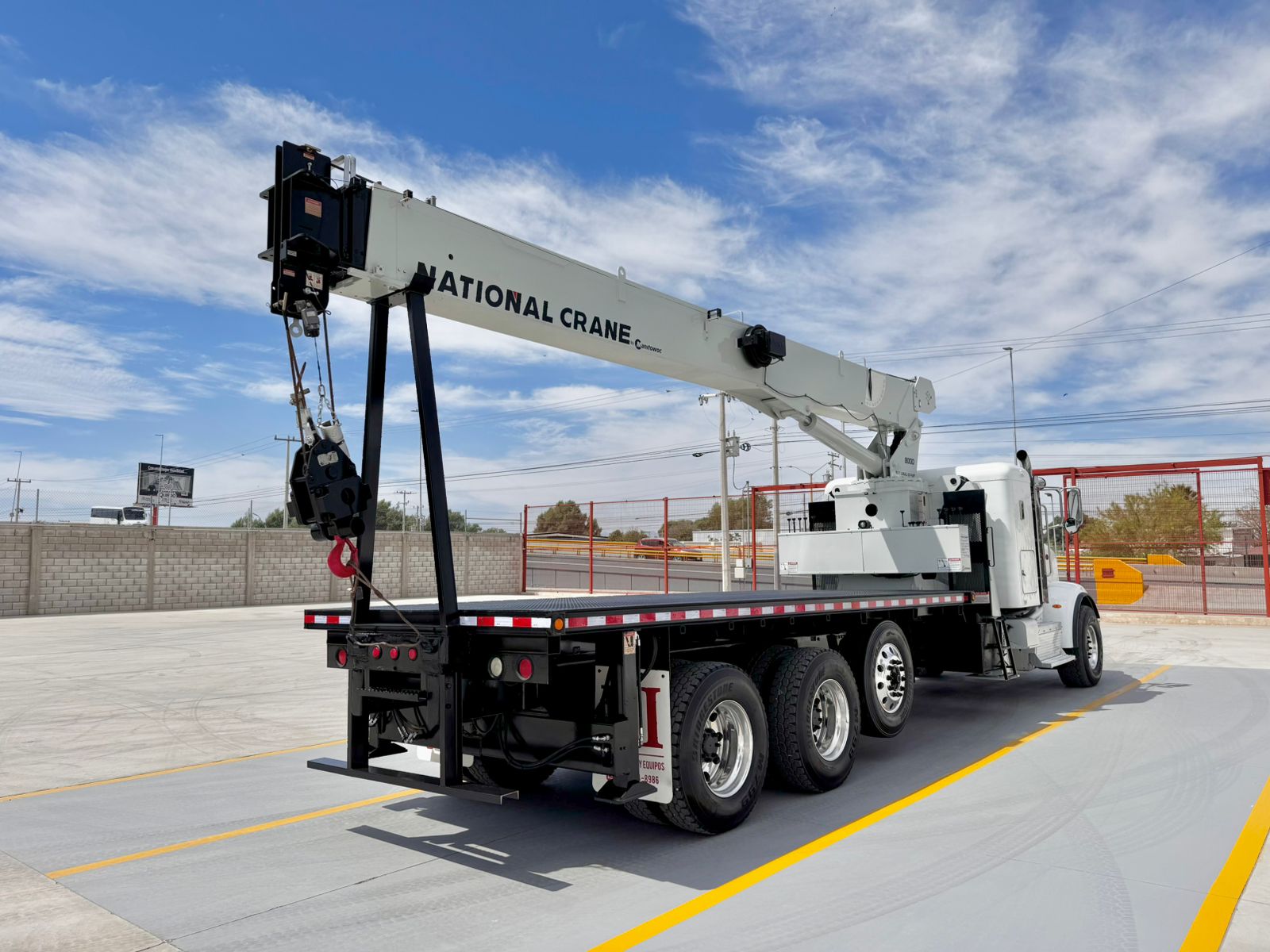 GRUA TITAN NATIONAL 800D DE 23 TON EN PETERBILT 2015 (4)