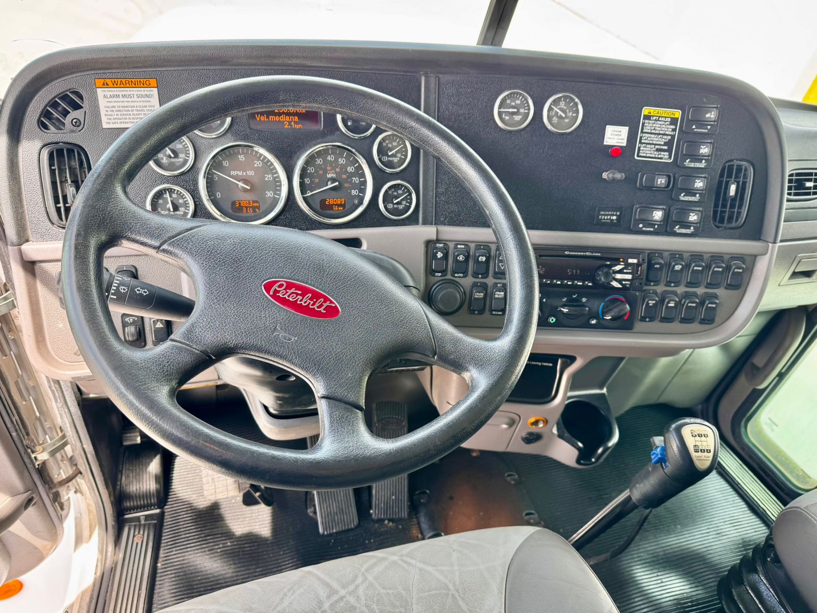 GRUA TITAN NATIONAL 800D DE 23 TON EN PETERBILT 2015 (8)