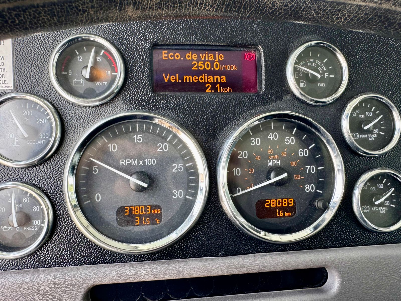 GRUA TITAN NATIONAL 800D DE 23 TON EN PETERBILT 2015 (9)