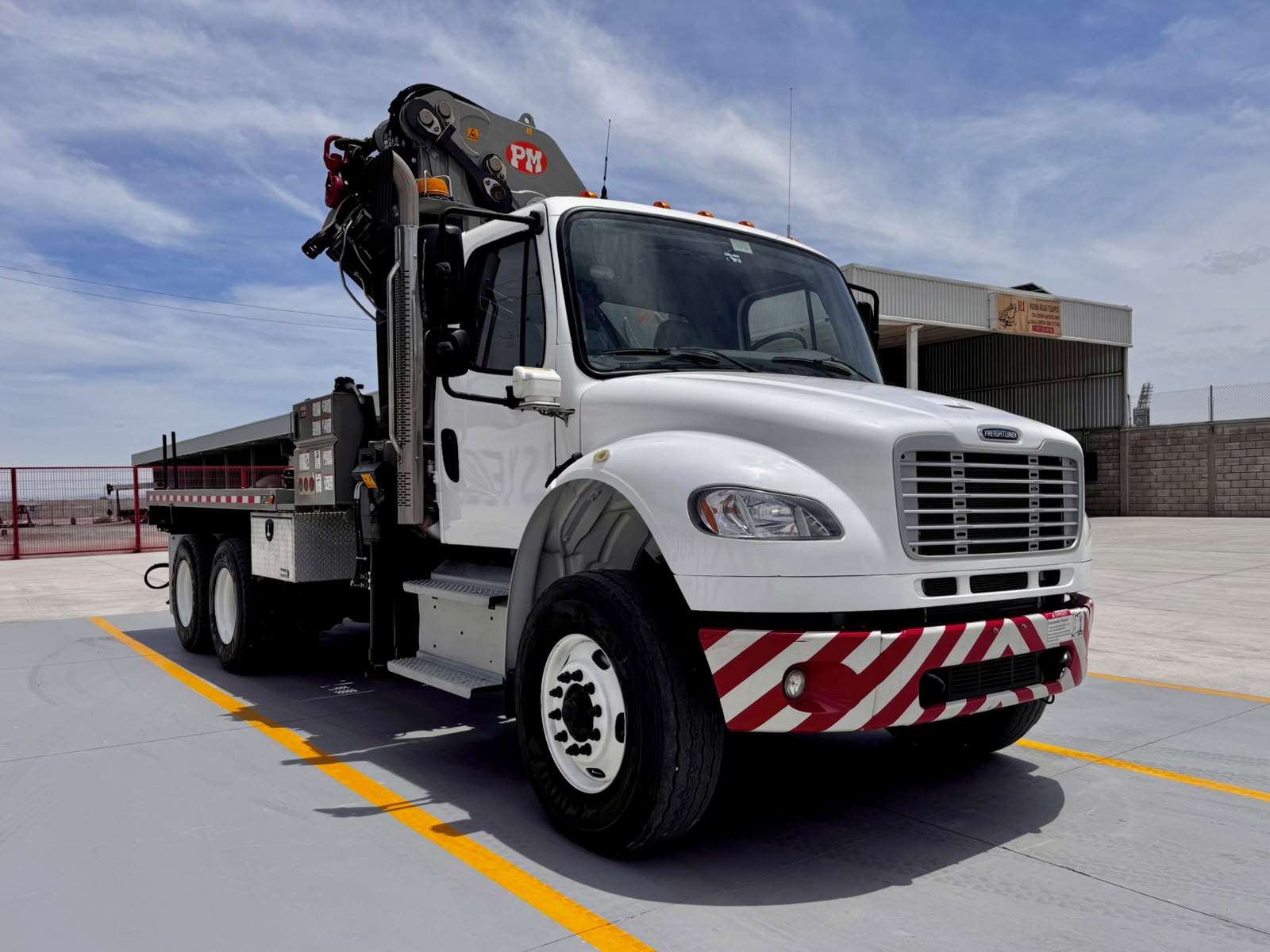 GRUA ARTICULADA PM 48SP 22.5 TON EN FREIGHTLINER 2014_1