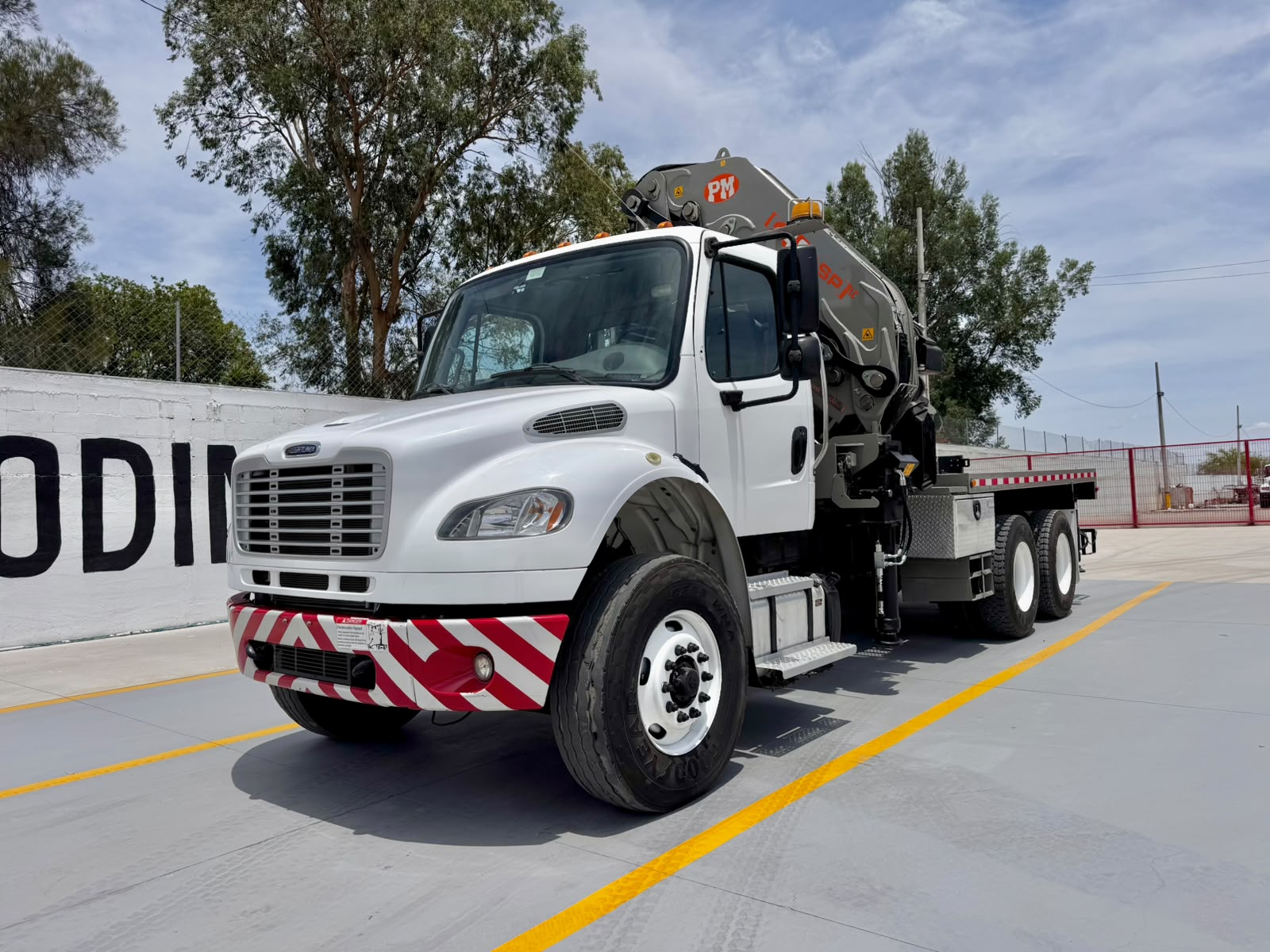 GRUA ARTICULADA PM 48SP 22.5 TON EN FREIGHTLINER 2014_2