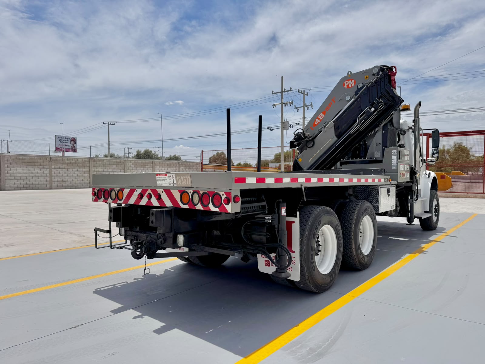 GRUA ARTICULADA PM 48SP 22.5 TON EN FREIGHTLINER 2014_3