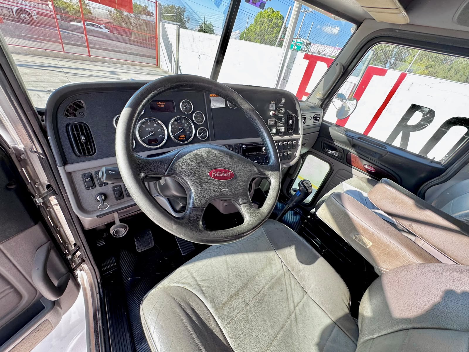 GRUA TITAN NATIONAL 800D DE 23 TON EN PETERBILT 2015_09Octubre_18