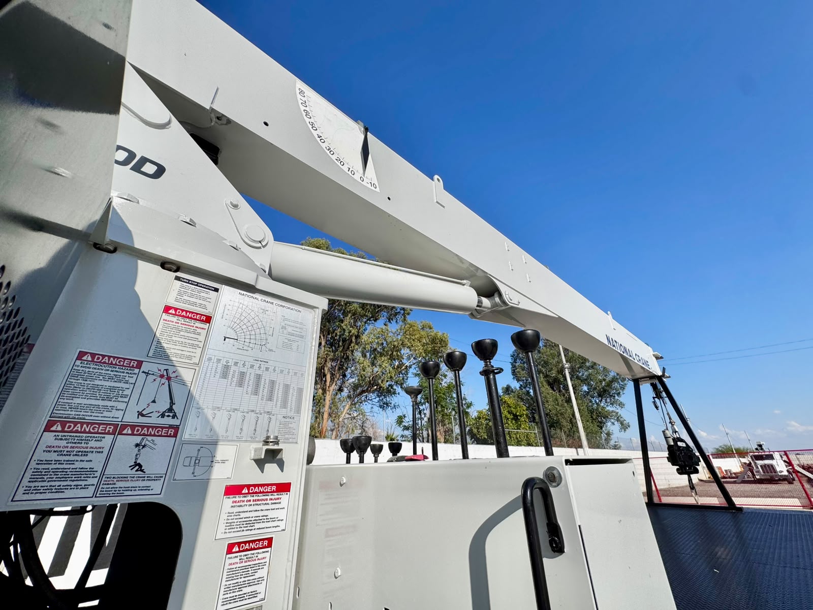 GRUA TITAN NATIONAL 800D DE 23 TON EN PETERBILT 2015_09Octubre_5