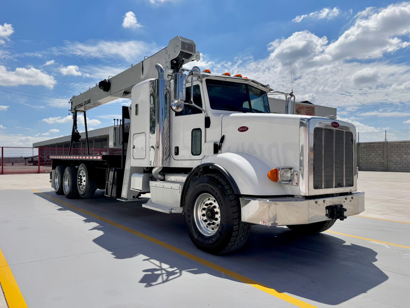 GRUA TITAN NATIONAL 800D DE 23 TON EN PETERBILT 2015_1