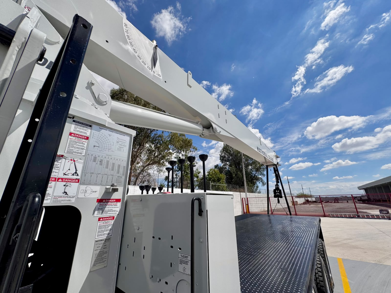 GRUA TITAN NATIONAL 800D DE 23 TON EN PETERBILT 2015_10