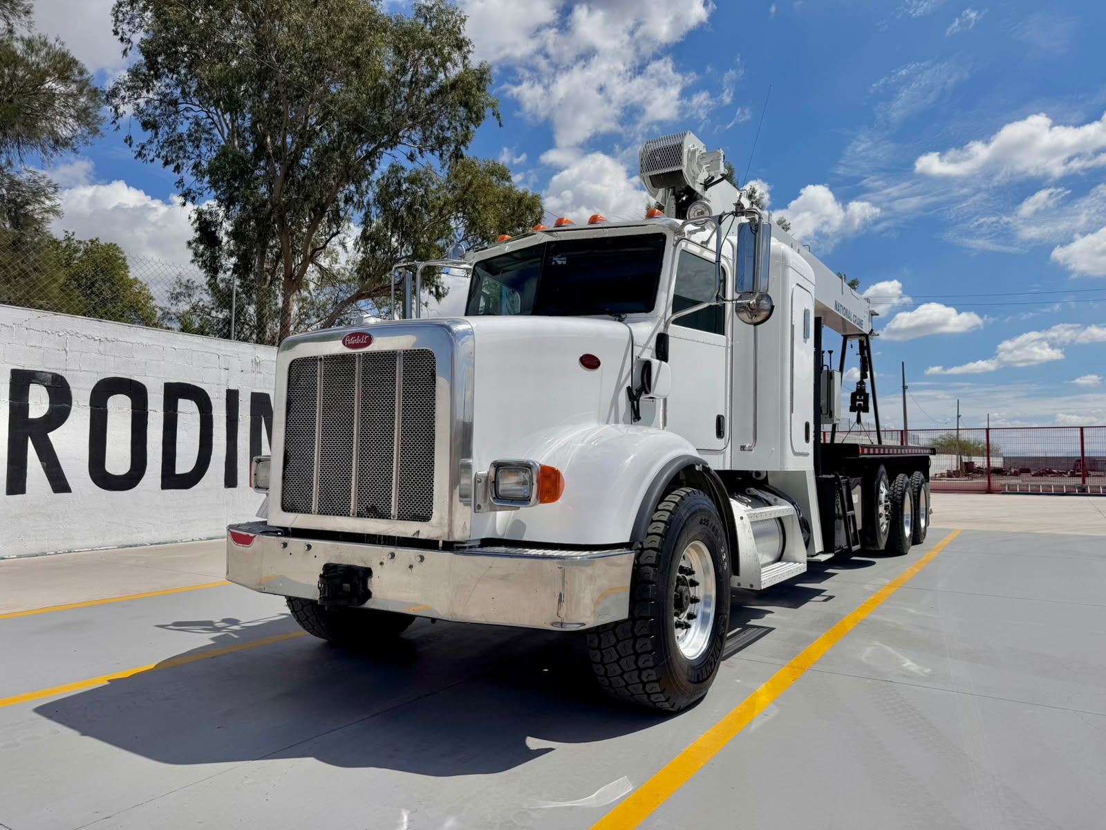 GRUA TITAN NATIONAL 800D DE 23 TON EN PETERBILT 2015_2